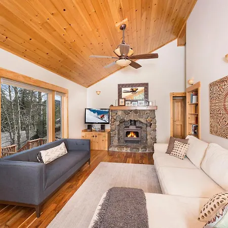 Mineral Springs 3 Bedroom W Hot Tub Available In Alpine Meadows